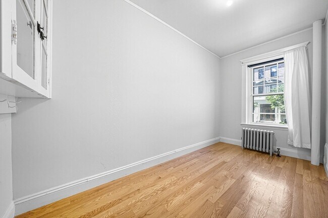 Building Photo - 4 Crawford St