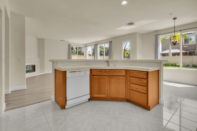 Building Photo - 10 Clearwater Cove
