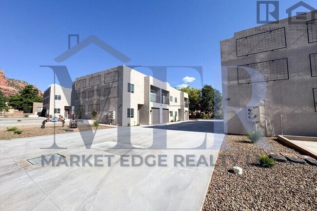 Building Photo - 3Bed/2.5Bath Townhouse in Sedona! FIRST MO...