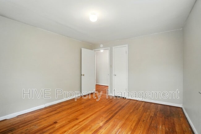 Building Photo - 3919 E Gatewood Ln