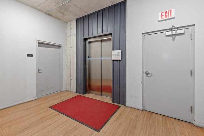 Building Photo - 4361 S Congress Ave