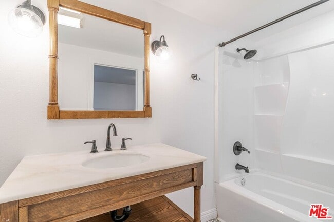 Building Photo - 5630 Craner Ave