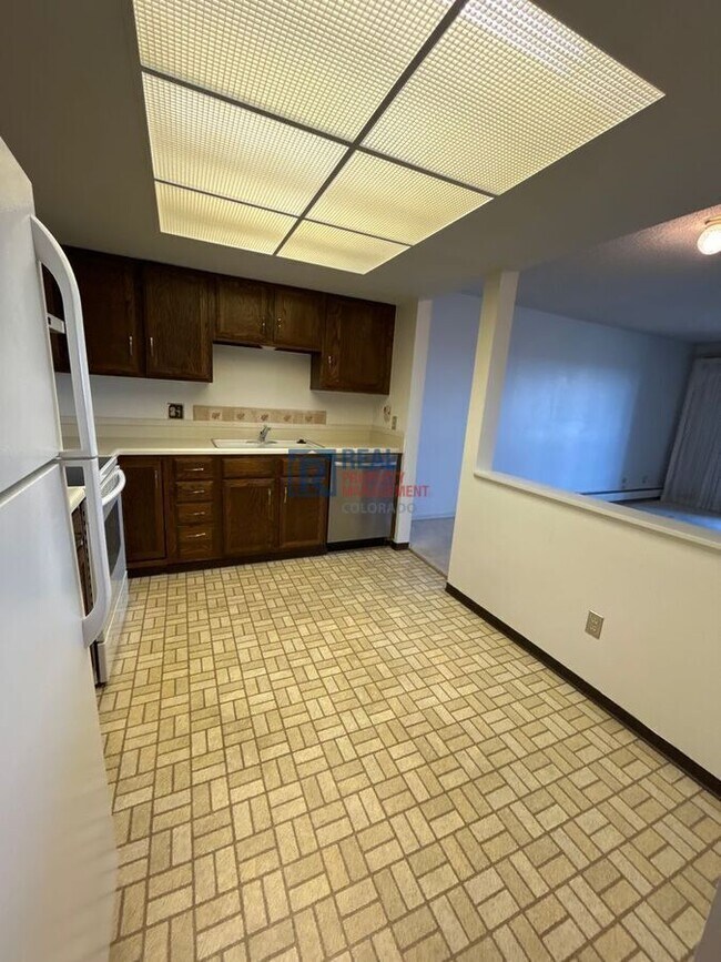 Building Photo - 13902 E Marina Dr