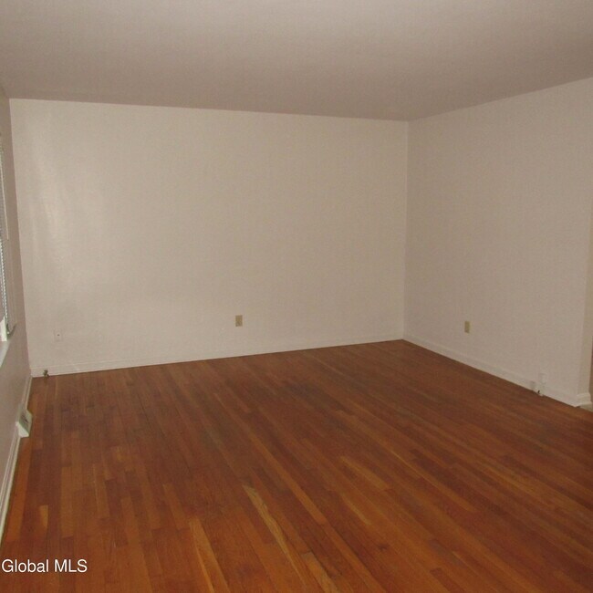 Building Photo - 34 B Commodore St