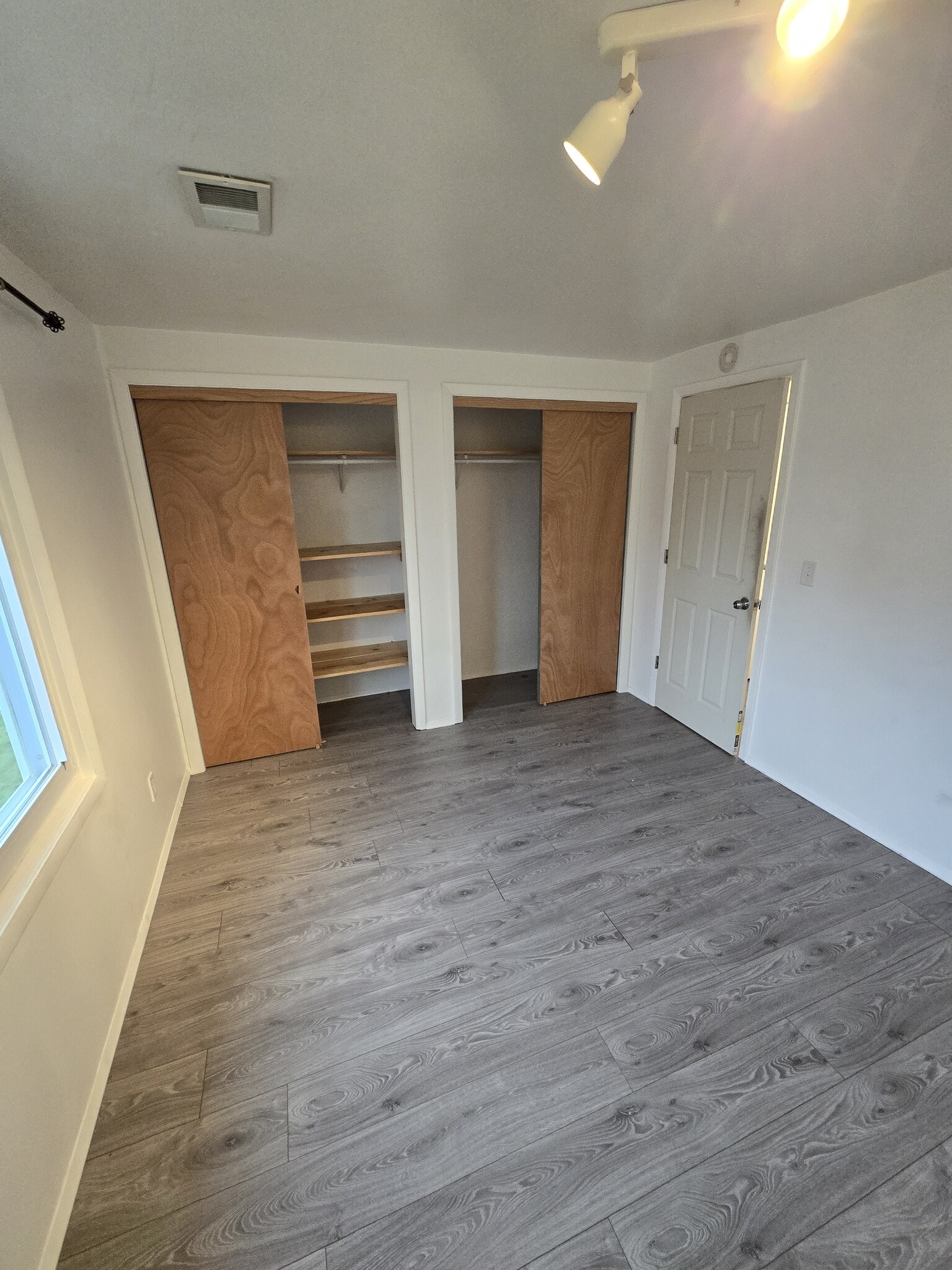 Building Photo - 2370 Manitowoc Rd