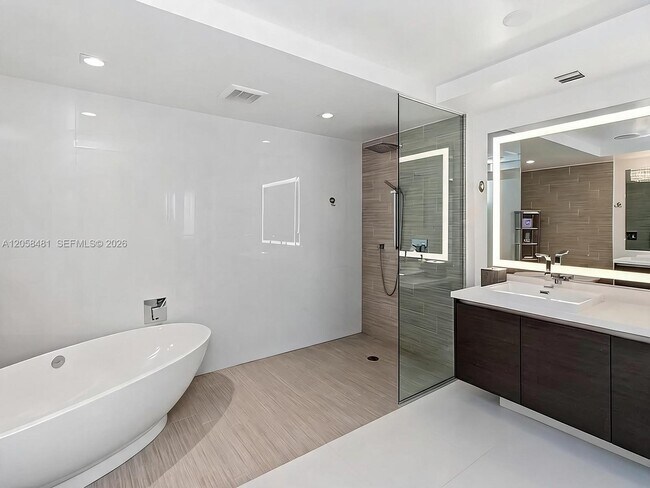 Building Photo - 300 Sunny Isles Blvd