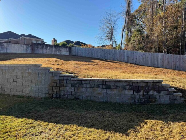 Building Photo - 405 Echo Ln