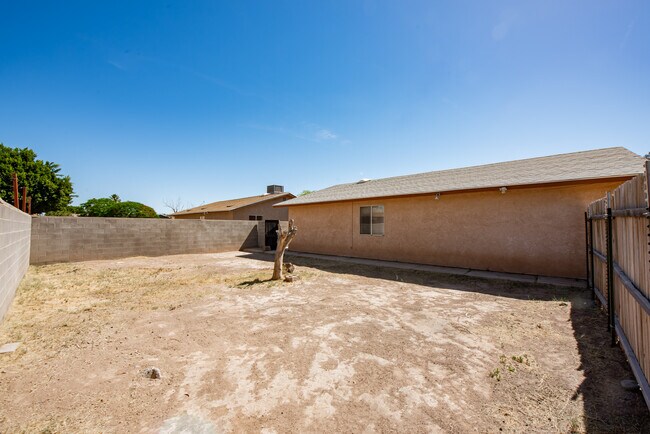 Building Photo - 4598 W 18th Ln