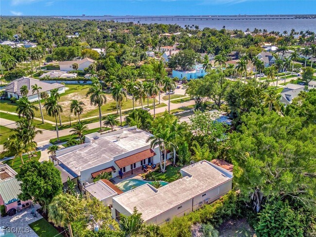 Building Photo - 1291 Caloosa Dr