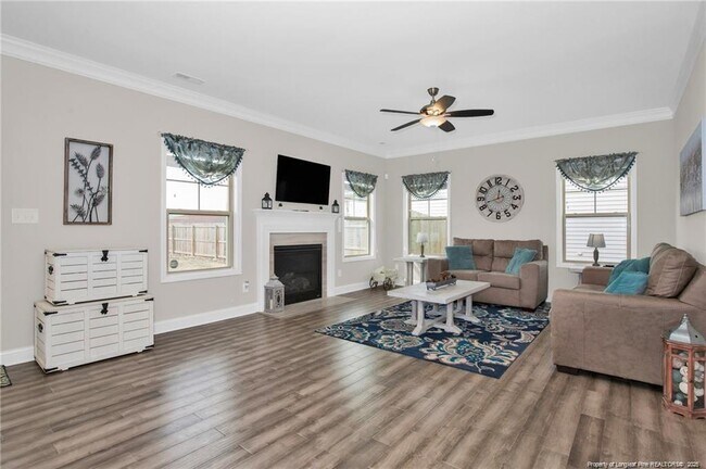 Building Photo - 5344 Debut Ave