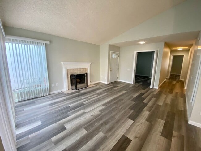 Building Photo - 3 Bed 2 Bath in Gated Beach Community-A must see Home