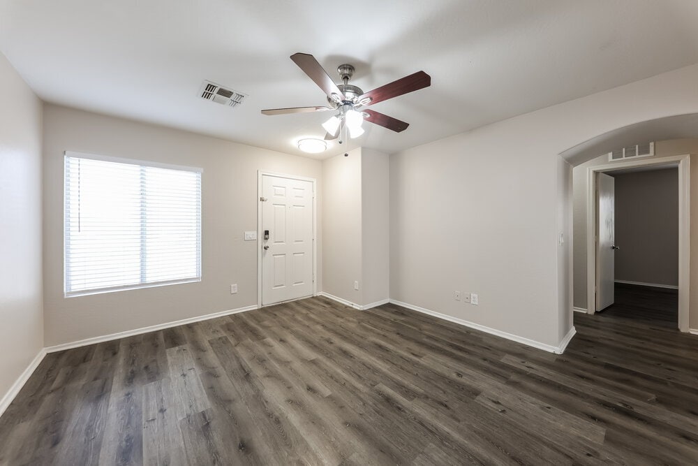 Building Photo - 11834 W Sunnyside Dr