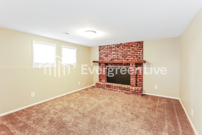 Building Photo - 1221 Milwaukee St