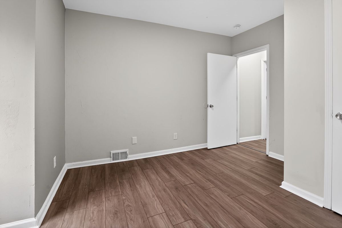 Building Photo - 553 Norman St