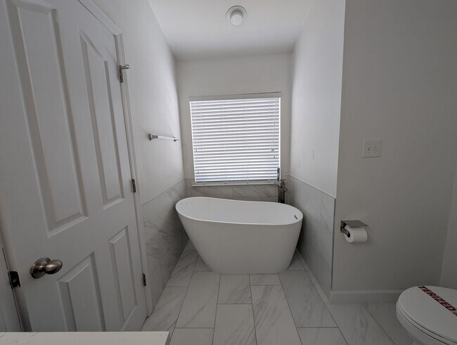 Building Photo - Pristine End Unit Townhome located in the Prosperity Place community!