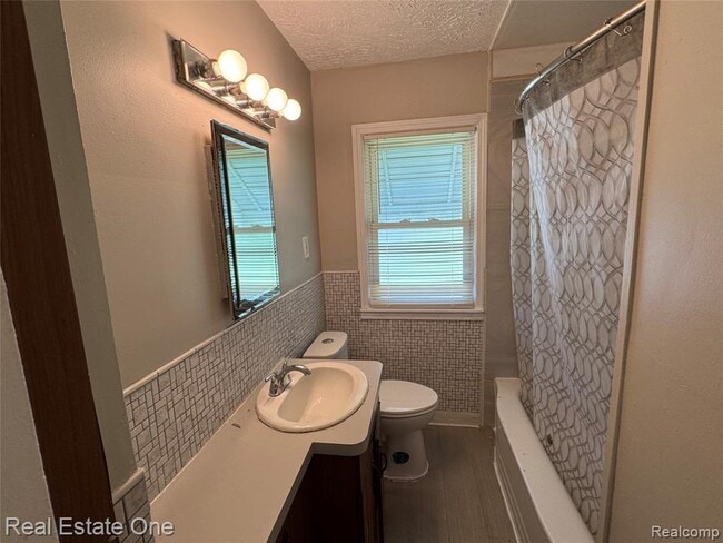 Building Photo - 3162 Chestnut St