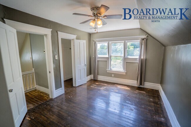 Building Photo - 4 Bedroom Victorian Single Family Home