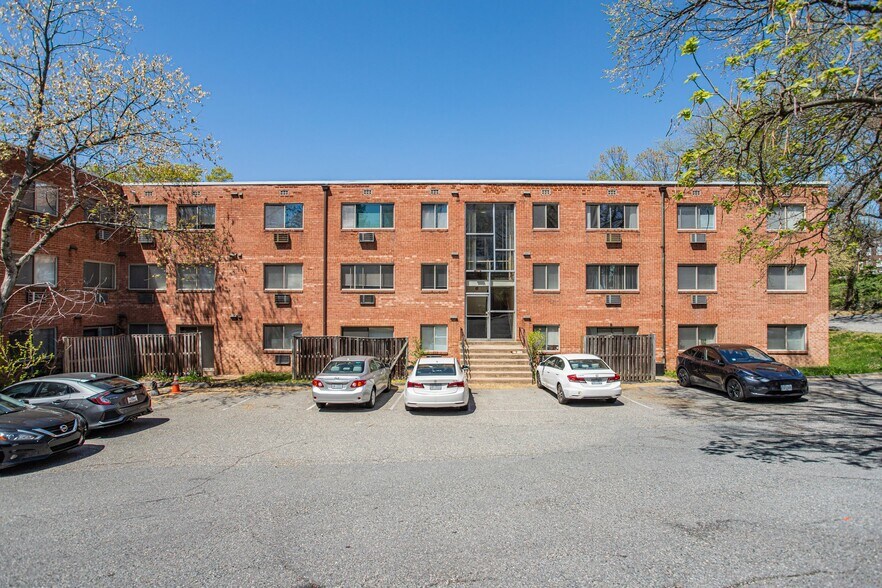 Building Photo - 4465 MacArthur Blvd NW