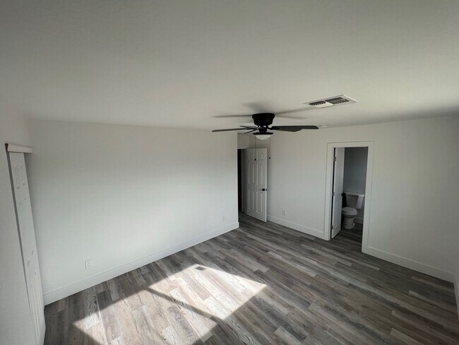 Building Photo - Remodeled 4 Bed/2 Bath in great ASU neighborhood