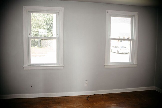 Building Photo - 1080 Kelly Dr