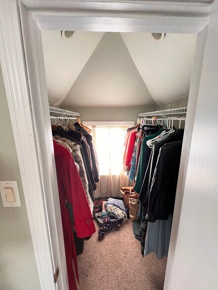 waslk in closet - 311 Waverley Ave