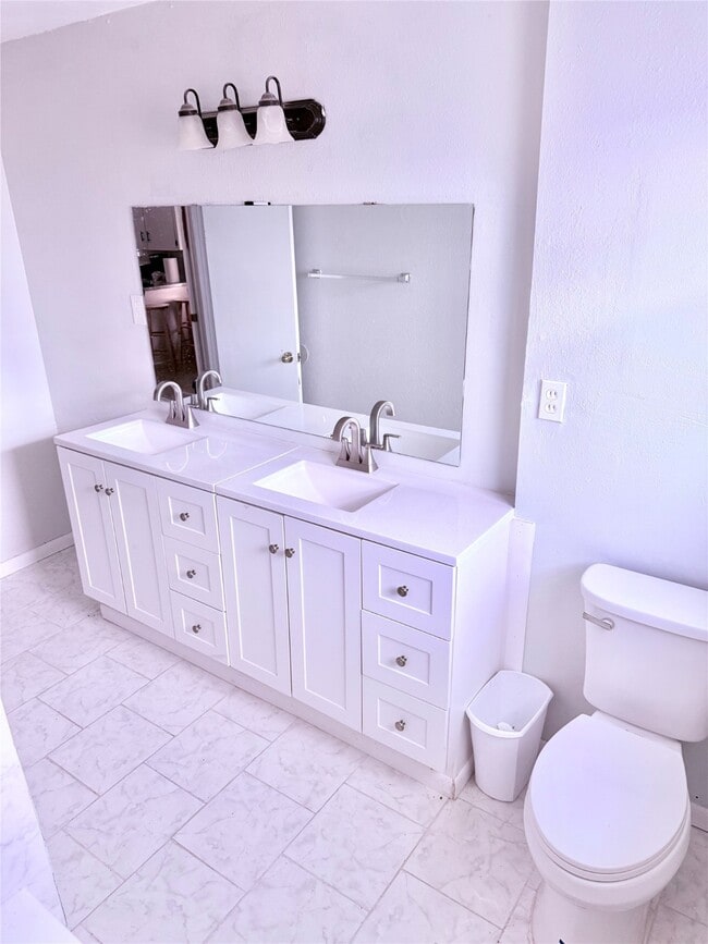 Building Photo - 1908 Peachwood Dr