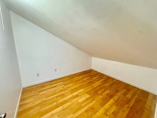 Building Photo - AK Duplex