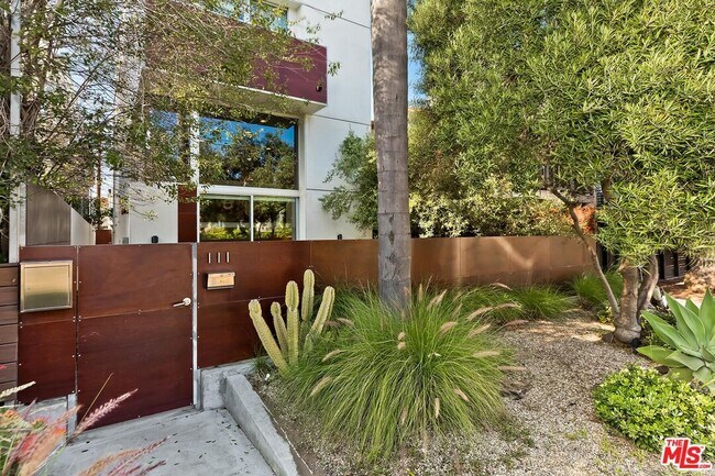 Building Photo - 111 Eastwind St
