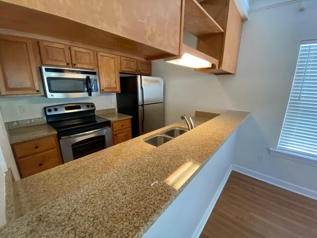 Building Photo - 1930 Honolulu Ln