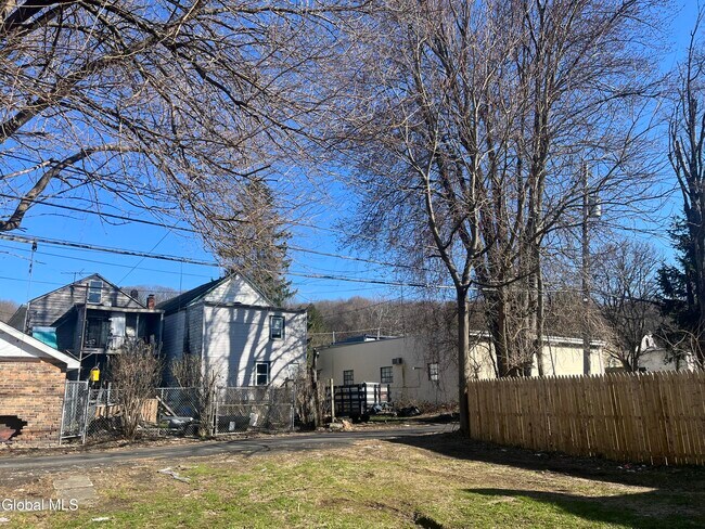 Building Photo - 508 2nd St