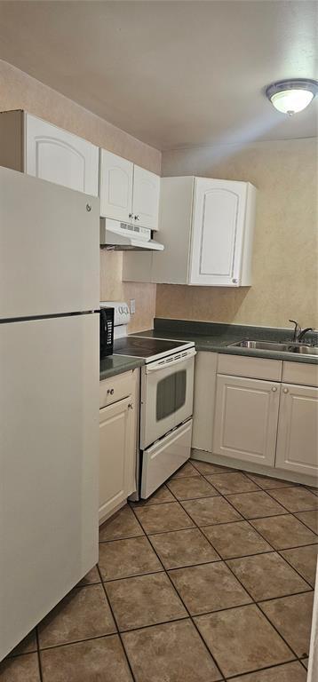 Building Photo - 805 Victoria Blvd