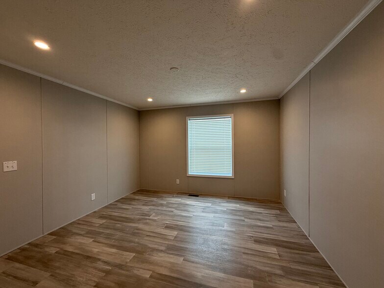 Building Photo - 29811 W Essex Ct