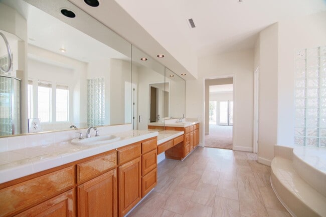 Building Photo - 26148 Legends Ct