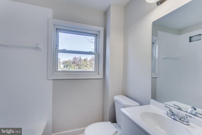 Building Photo - 2212 Arlington Terrace