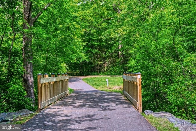 Building Photo - 1565 Church Hill Pl