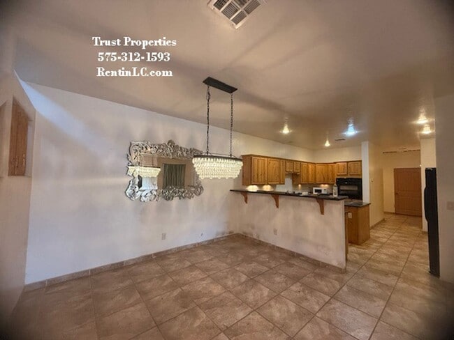 Building Photo - Large Duplex that backs to parks