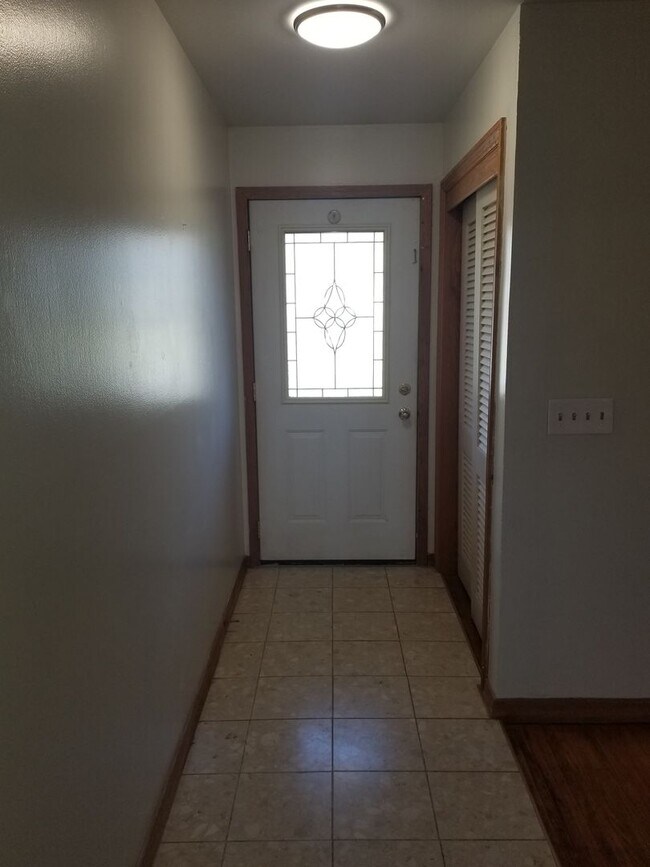 Building Photo - 577 Pinnacle Rd