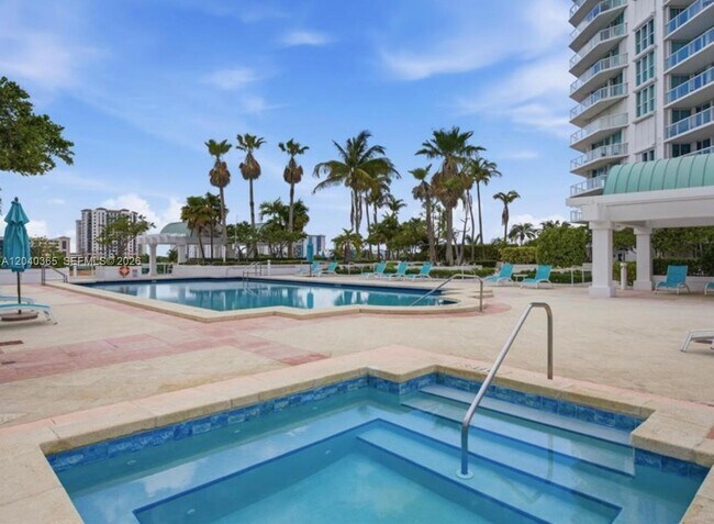 Building Photo - 16500 Collins Ave