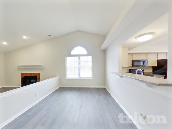 Building Photo - 6621 Pamona Cir