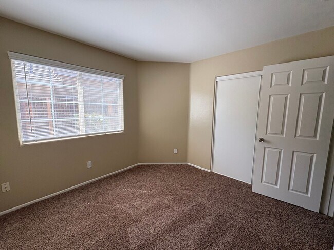 Building Photo - 7110 Rogue River Dr