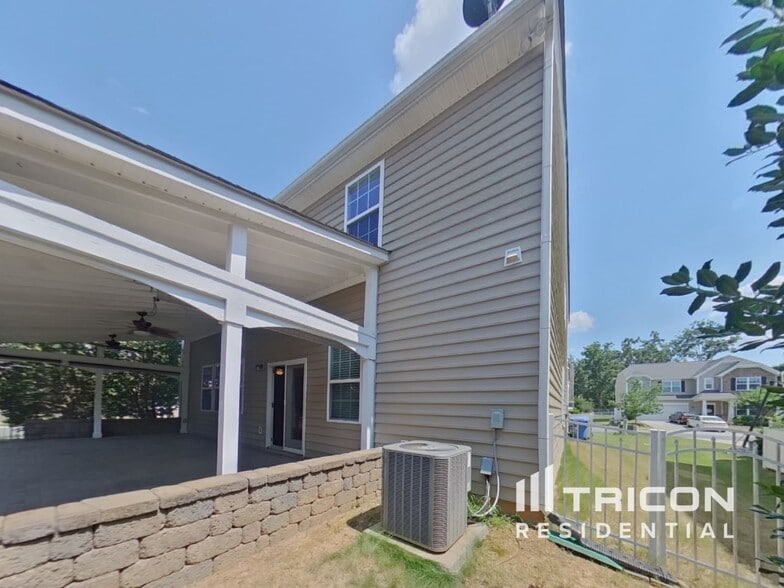 Building Photo - 1000 Wainscott Dr