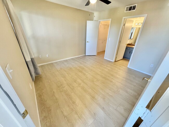 Building Photo - BEAUTIFUL 2 BEDROOM 2 BATHROOM 2ND STORY C...