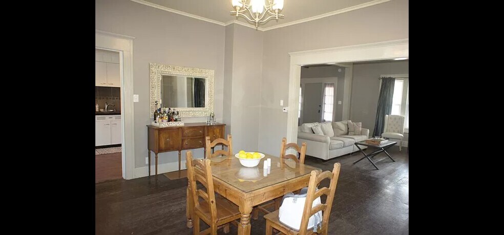 Building Photo - 901 S Broadway St