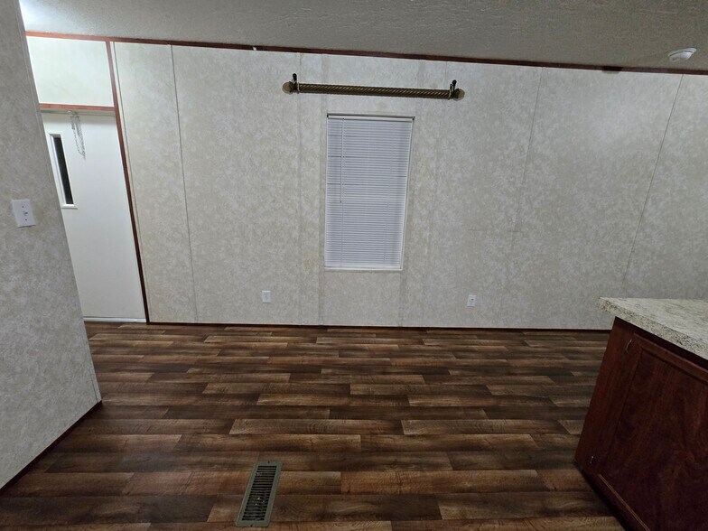 Building Photo - 1431 W 22nd St