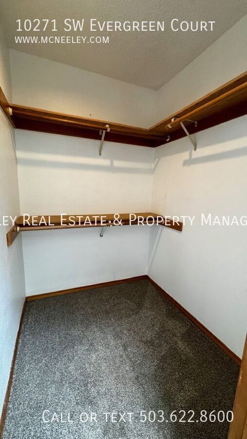 Building Photo - 10271 SW Evergreen Ct