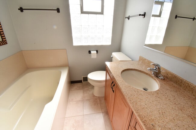 Building Photo - 22 N Kenilworth Ave