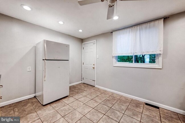 Building Photo - 4442 Baker St