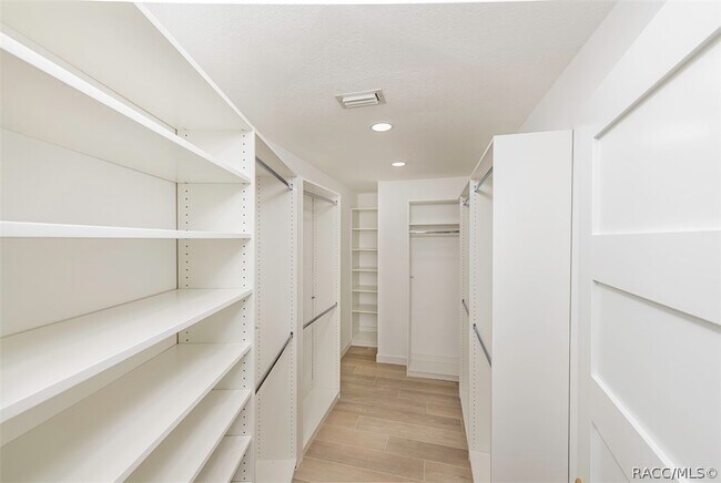 Building Photo - 1105 N Chance Way