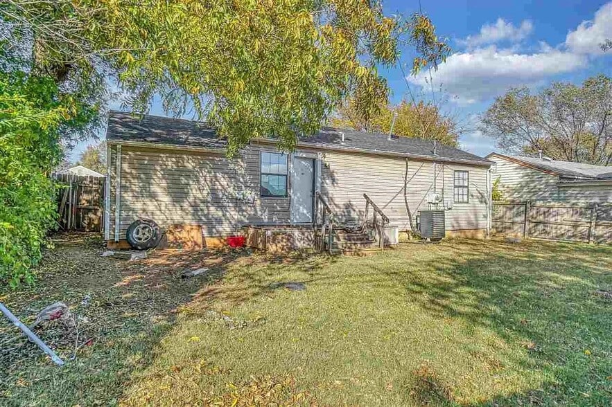 Building Photo - 2112 NW Bessie Ave