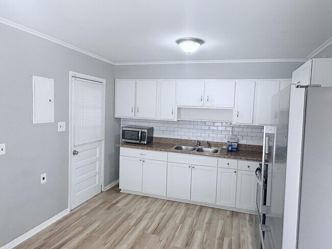 Building Photo - 131 Cole Dr